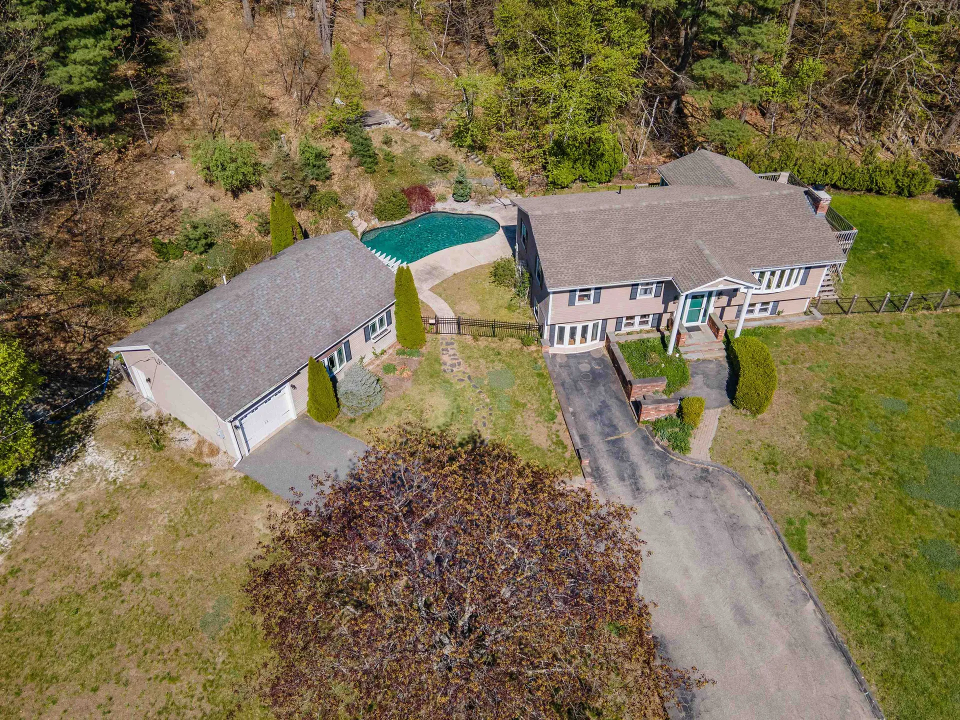 438 Mammoth Road Pelham NH 03076