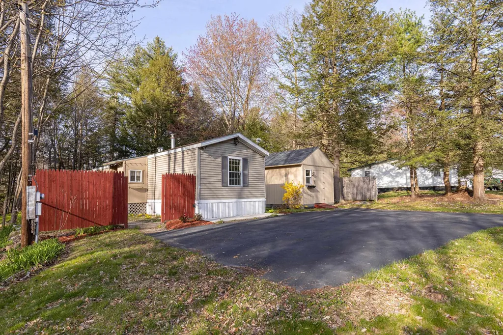 17 Allen Street Sandown NH 03873