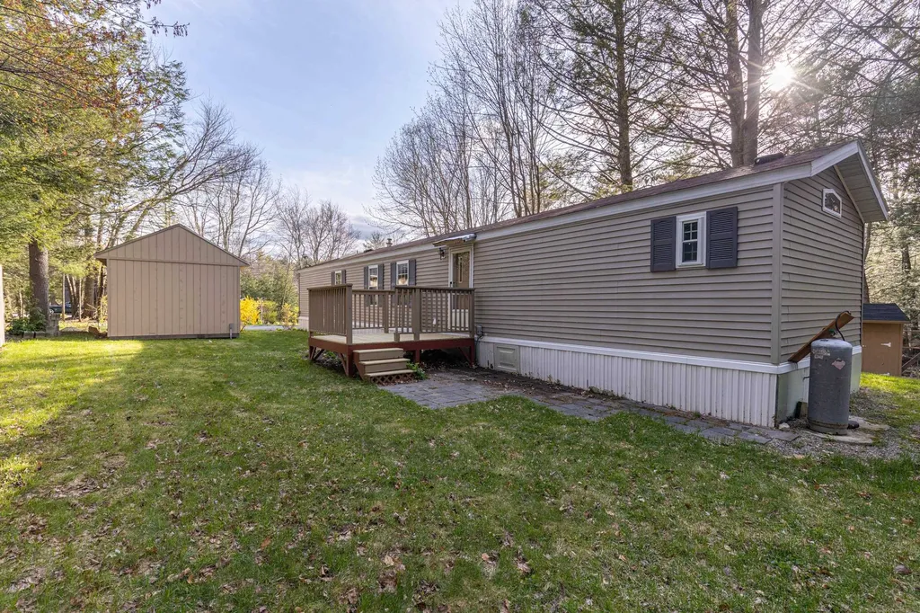 17 Allen Street Sandown NH 03873