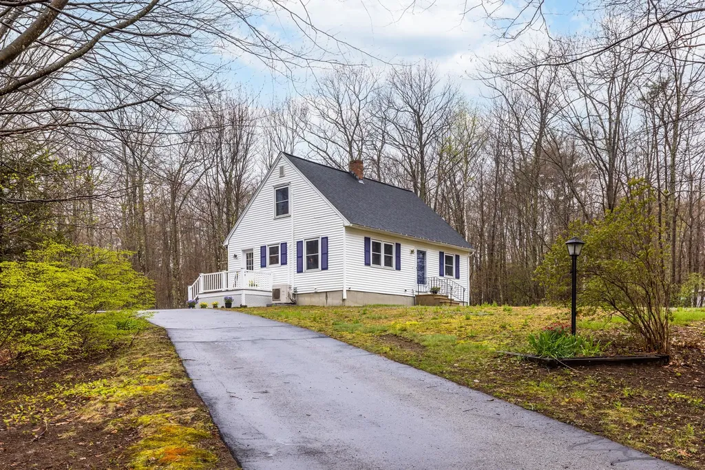 86 Green Road Raymond NH 03044