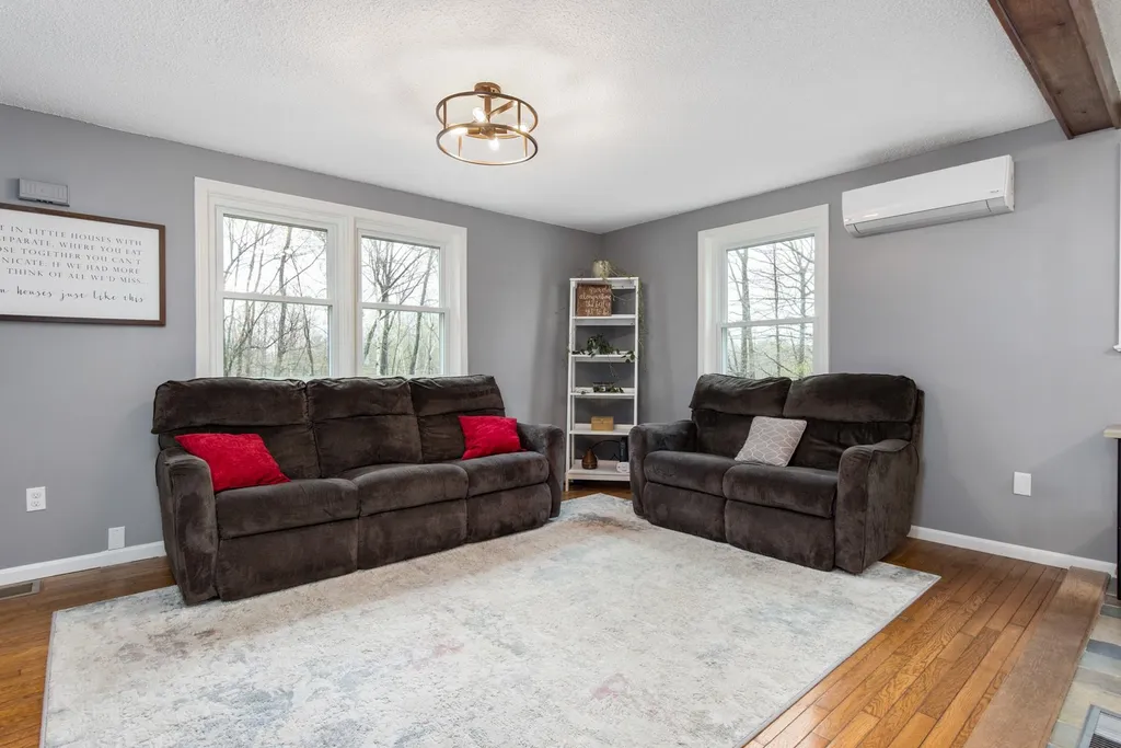 86 Green Road Raymond NH 03044