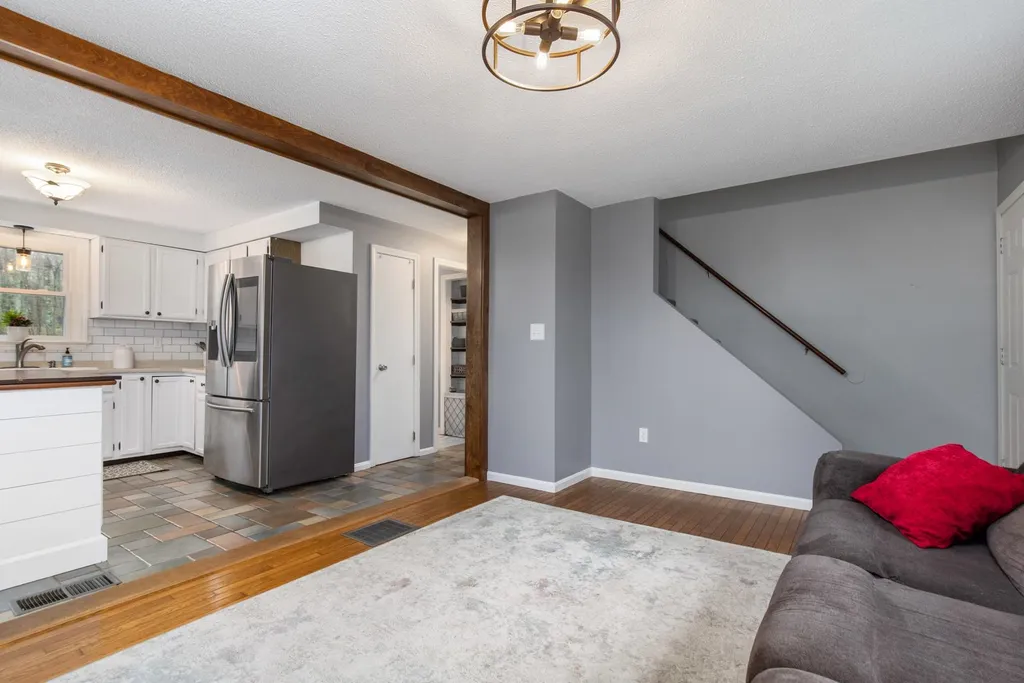 86 Green Road Raymond NH 03044