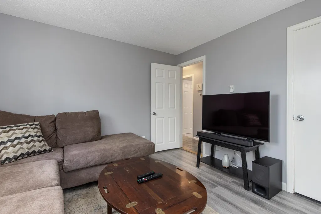 86 Green Road Raymond NH 03044
