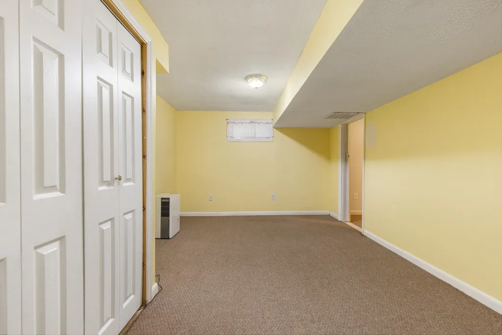 86 Green Road Raymond NH 03044