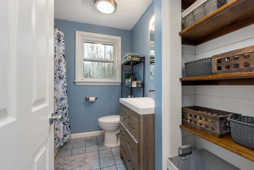 86 Green Road Raymond NH 03044