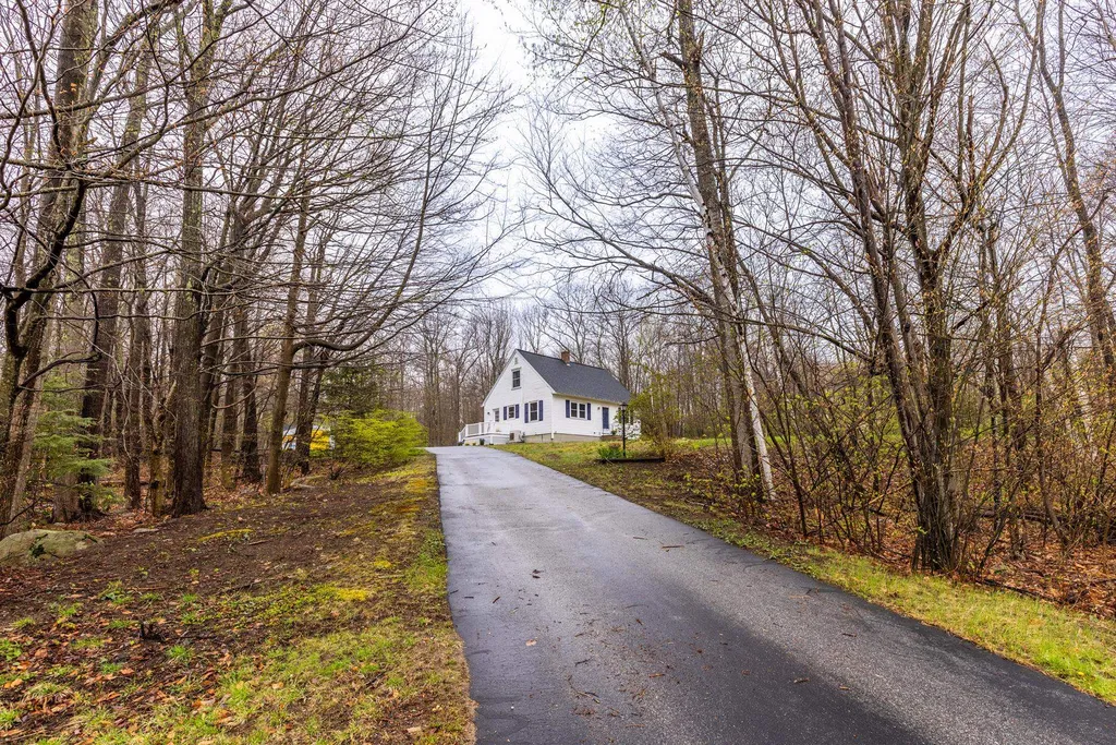 86 Green Road Raymond NH 03044