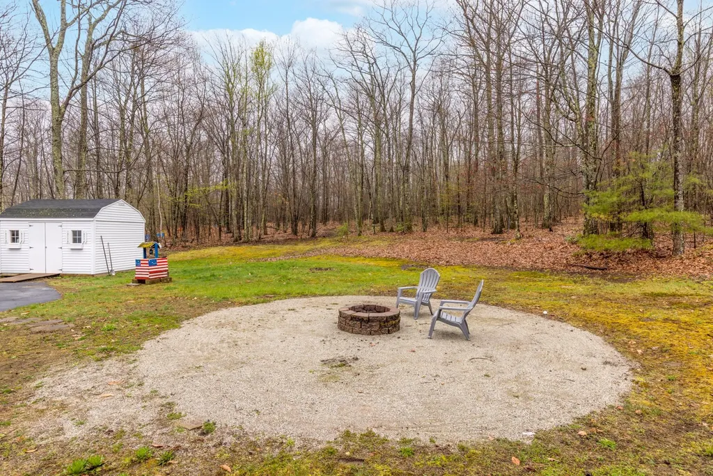 86 Green Road Raymond NH 03044