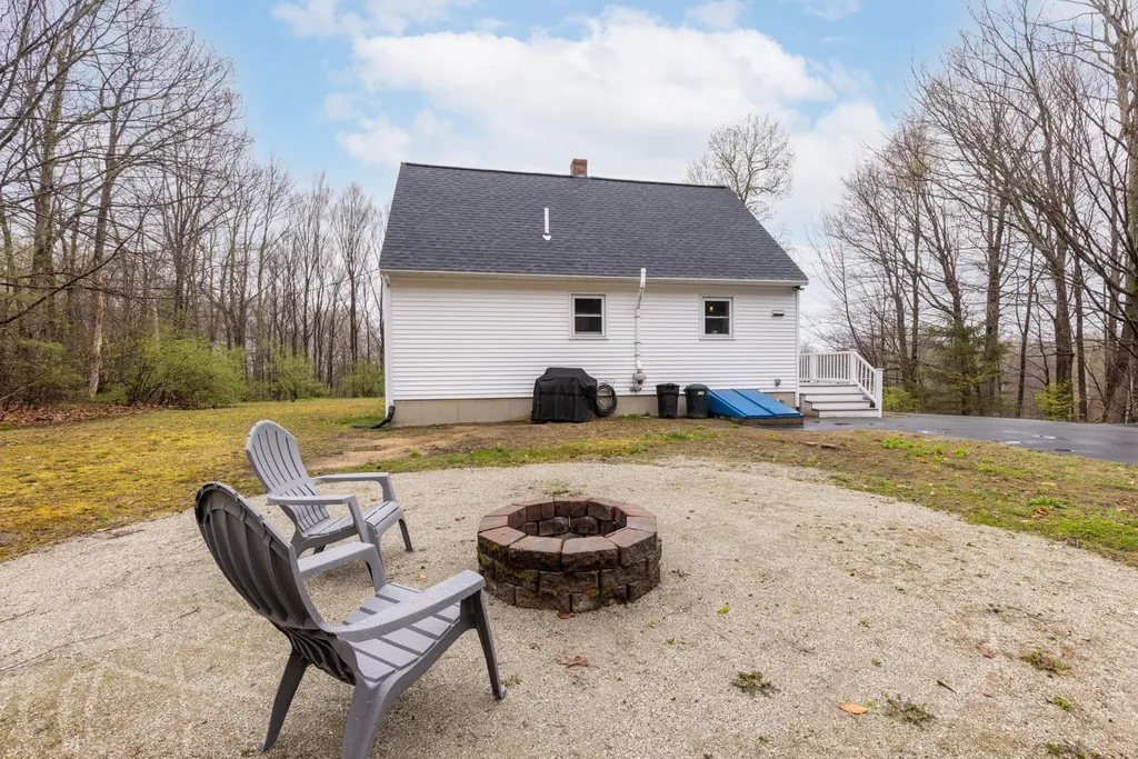 86 Green Road Raymond NH 03044