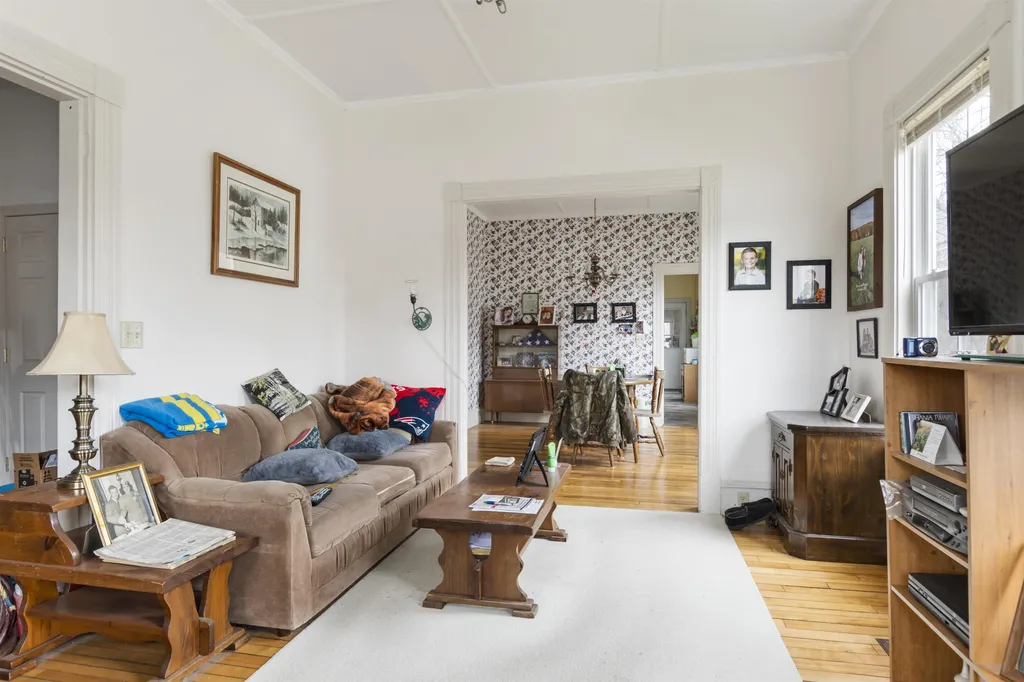 27 Elm Street Lancaster NH 03584