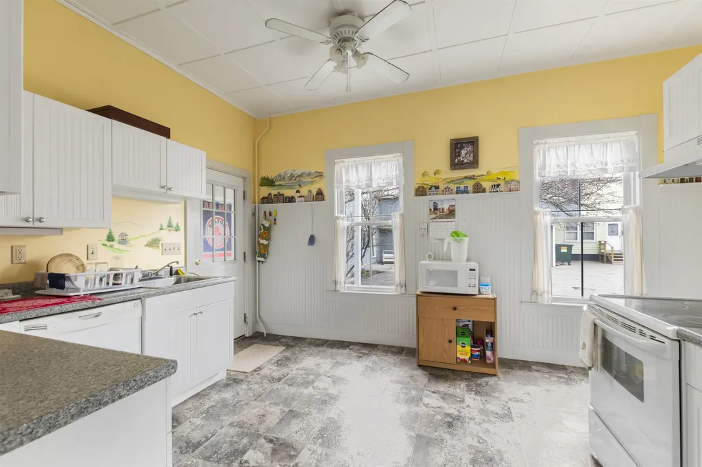 27 Elm Street Lancaster NH 03584