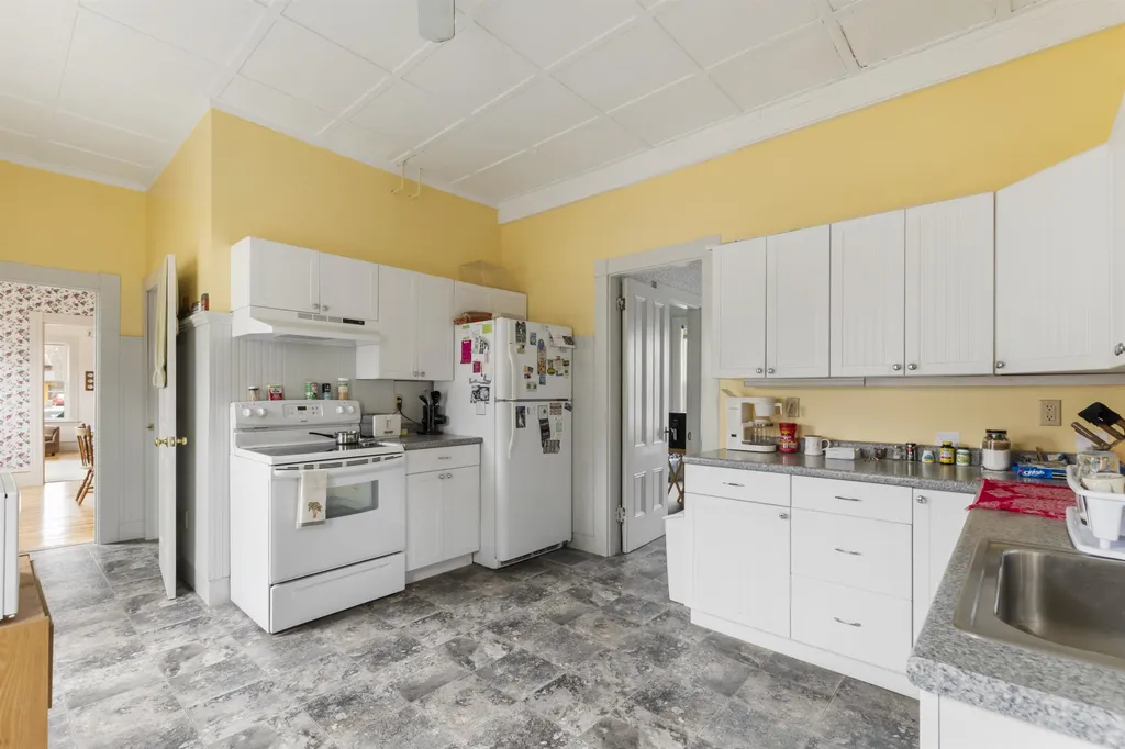 27 Elm Street Lancaster NH 03584