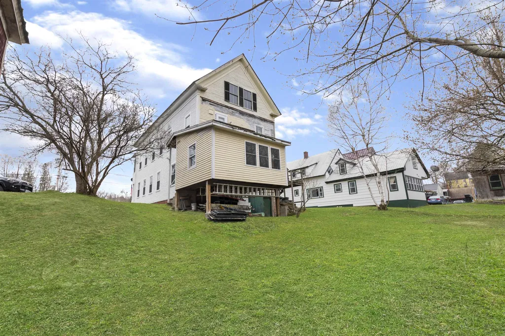 27 Elm Street Lancaster NH 03584