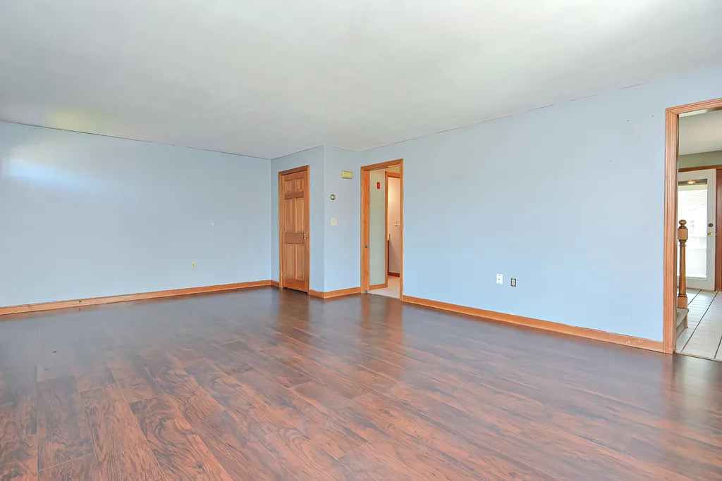 19r Brian Avenue Derry NH 03038