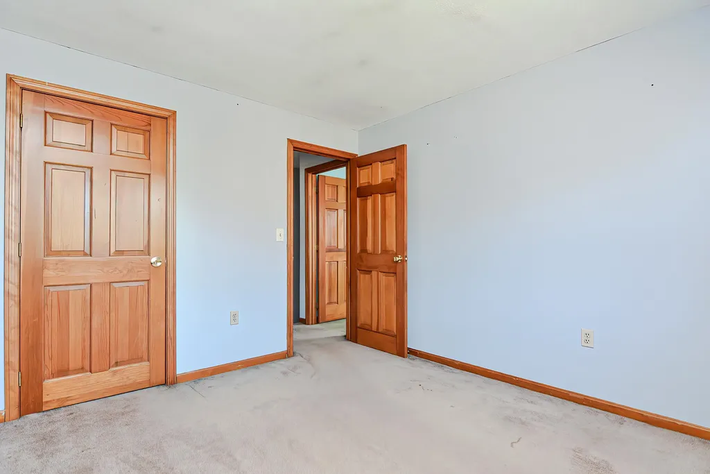 19r Brian Avenue Derry NH 03038