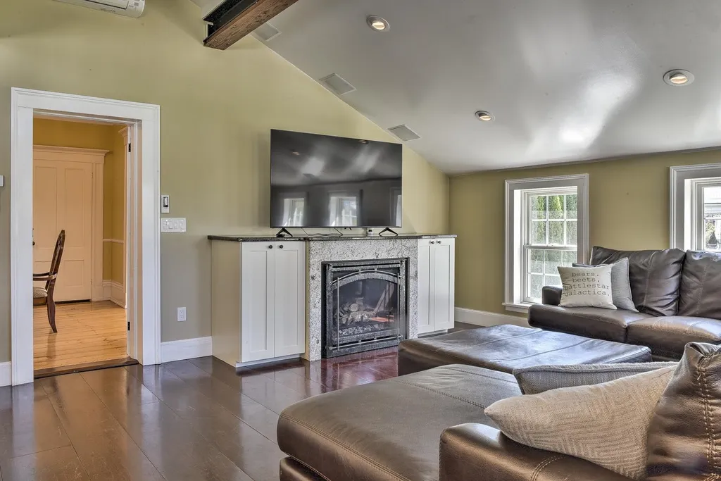 110 Court Street Keene NH 03431