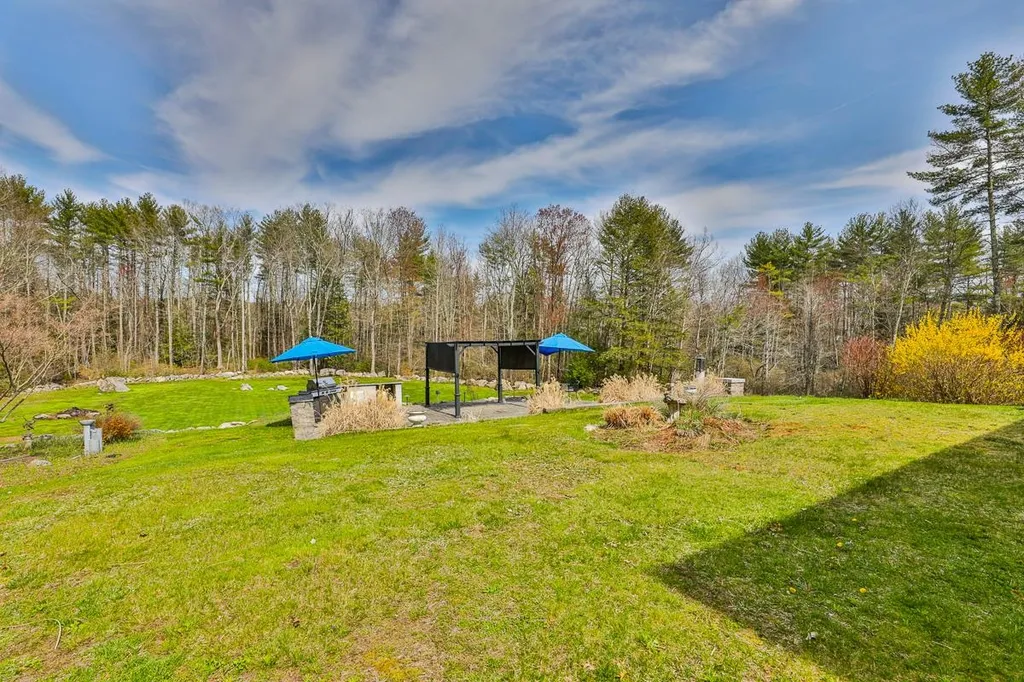 27 Dupaw Gould Road Brookline NH 03033