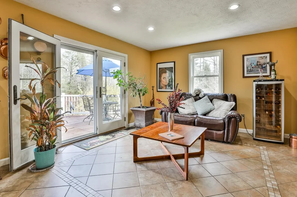 27 Dupaw Gould Road Brookline NH 03033