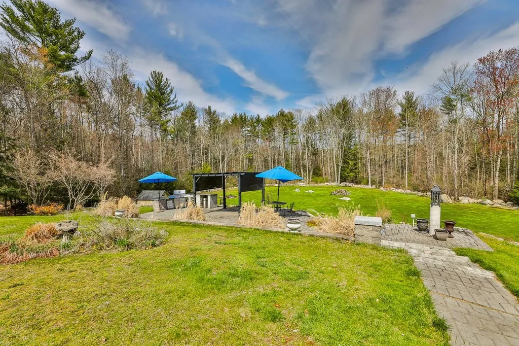 27 Dupaw Gould Road Brookline NH 03033