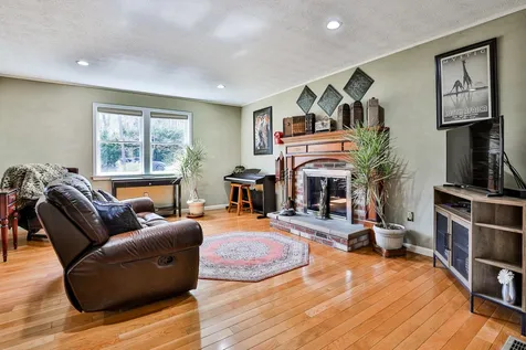 27 Dupaw Gould Road Brookline NH 03033