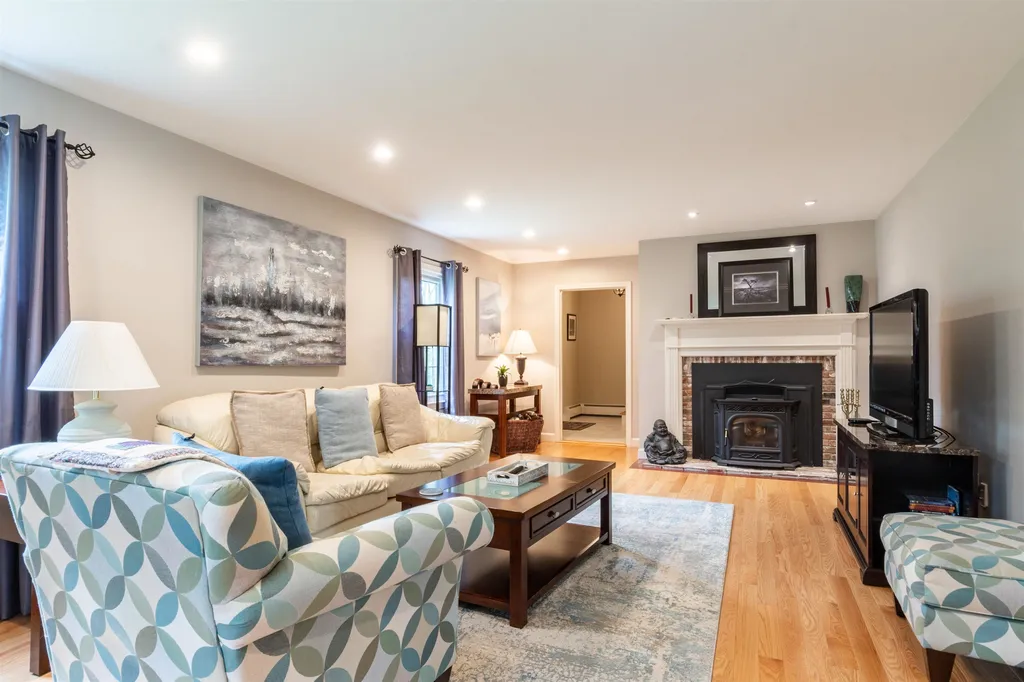 33 Fairway Drive Amherst NH 03031