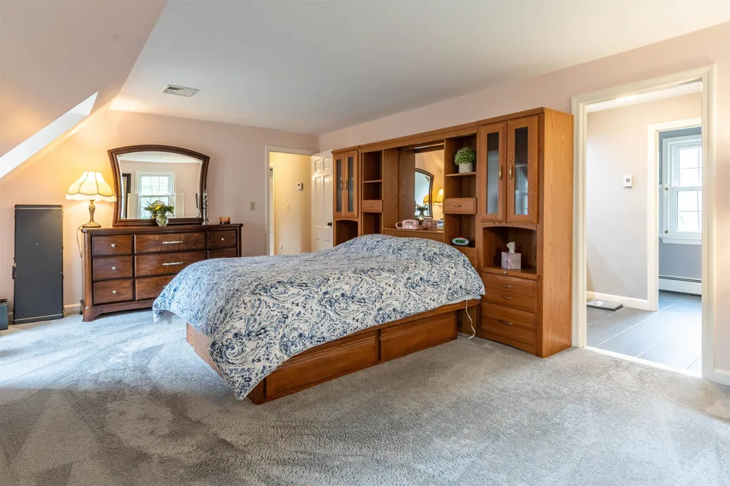 33 Fairway Drive Amherst NH 03031