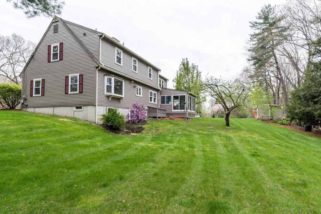 33 Fairway Drive Amherst NH 03031