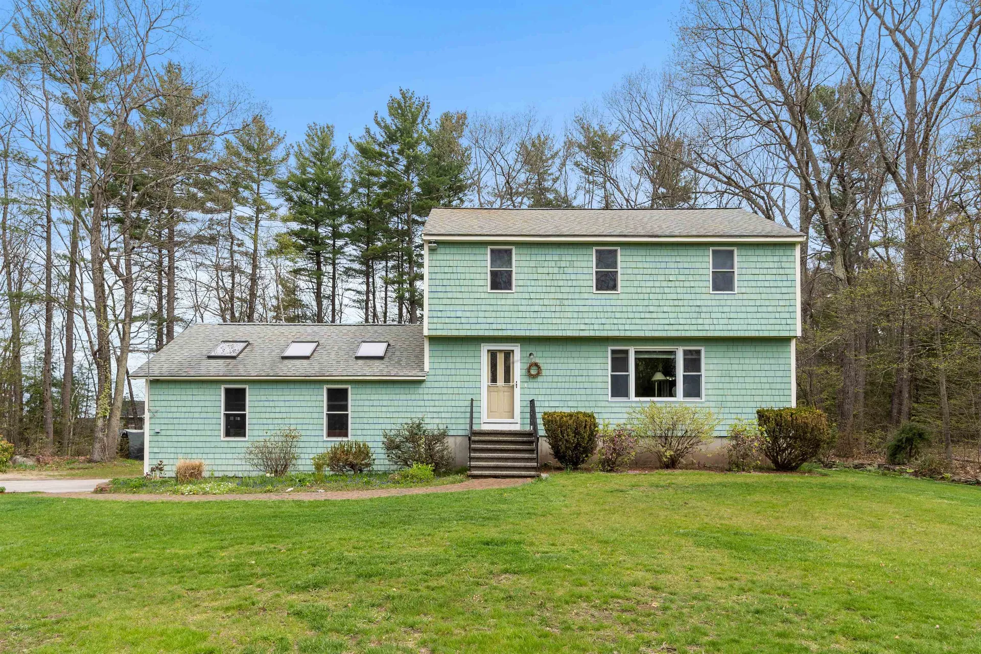 9 Twin Brook Drive Derry NH 03038