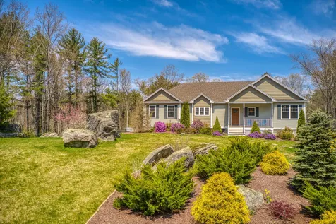 11 Moeckel Road Windham NH 03087