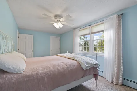 36 Cedar Street Hudson NH 03051