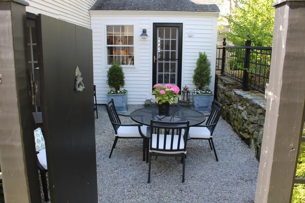 16 Wentworth Road New Castle NH 03854
