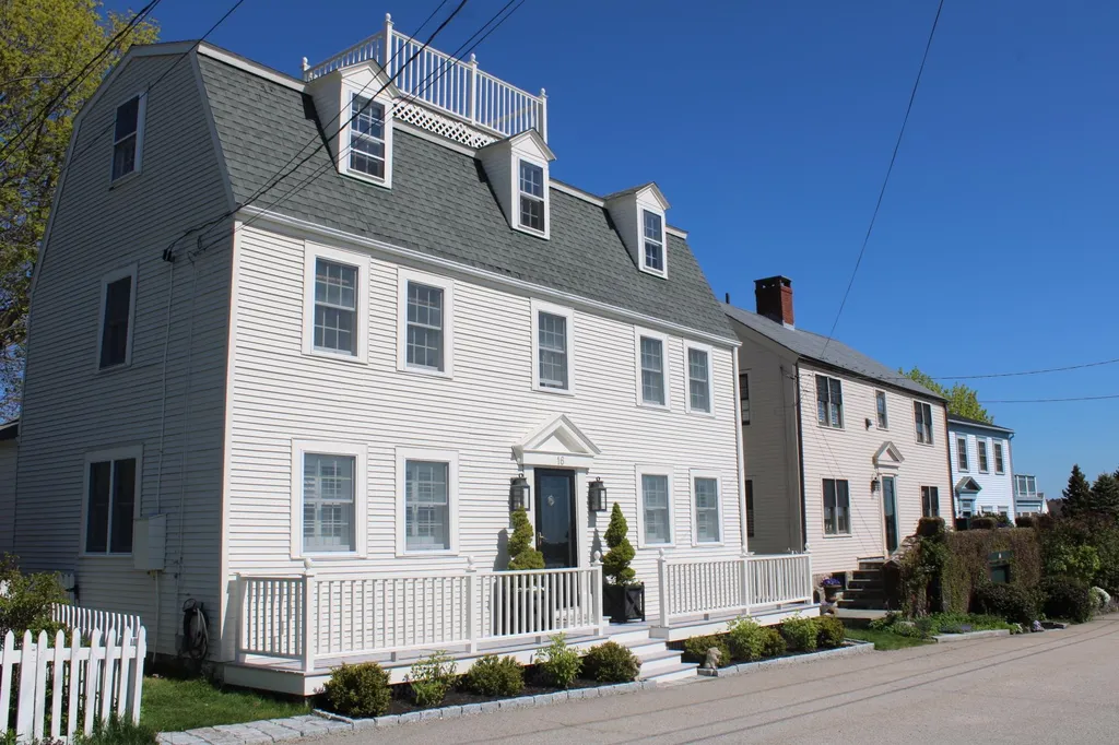 16 Wentworth Road New Castle NH 03854