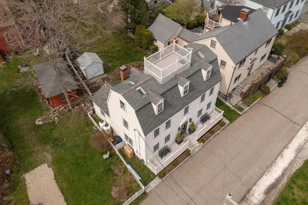 16 Wentworth Road New Castle NH 03854