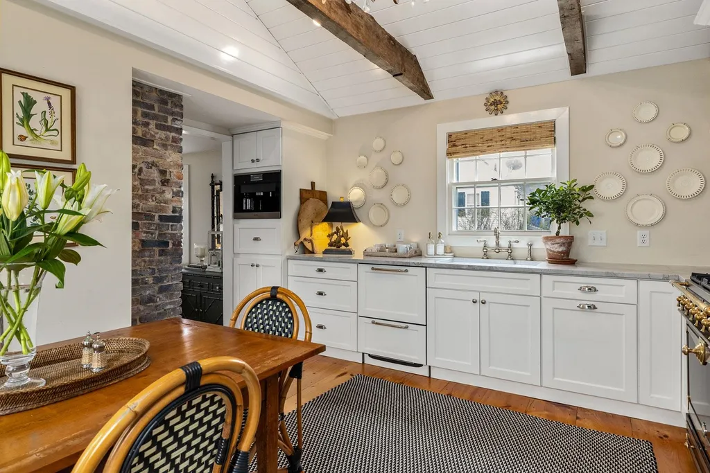 16 Wentworth Road New Castle NH 03854