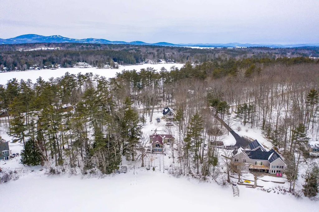 1 Oak Hill Road Tuftonboro NH 03816
