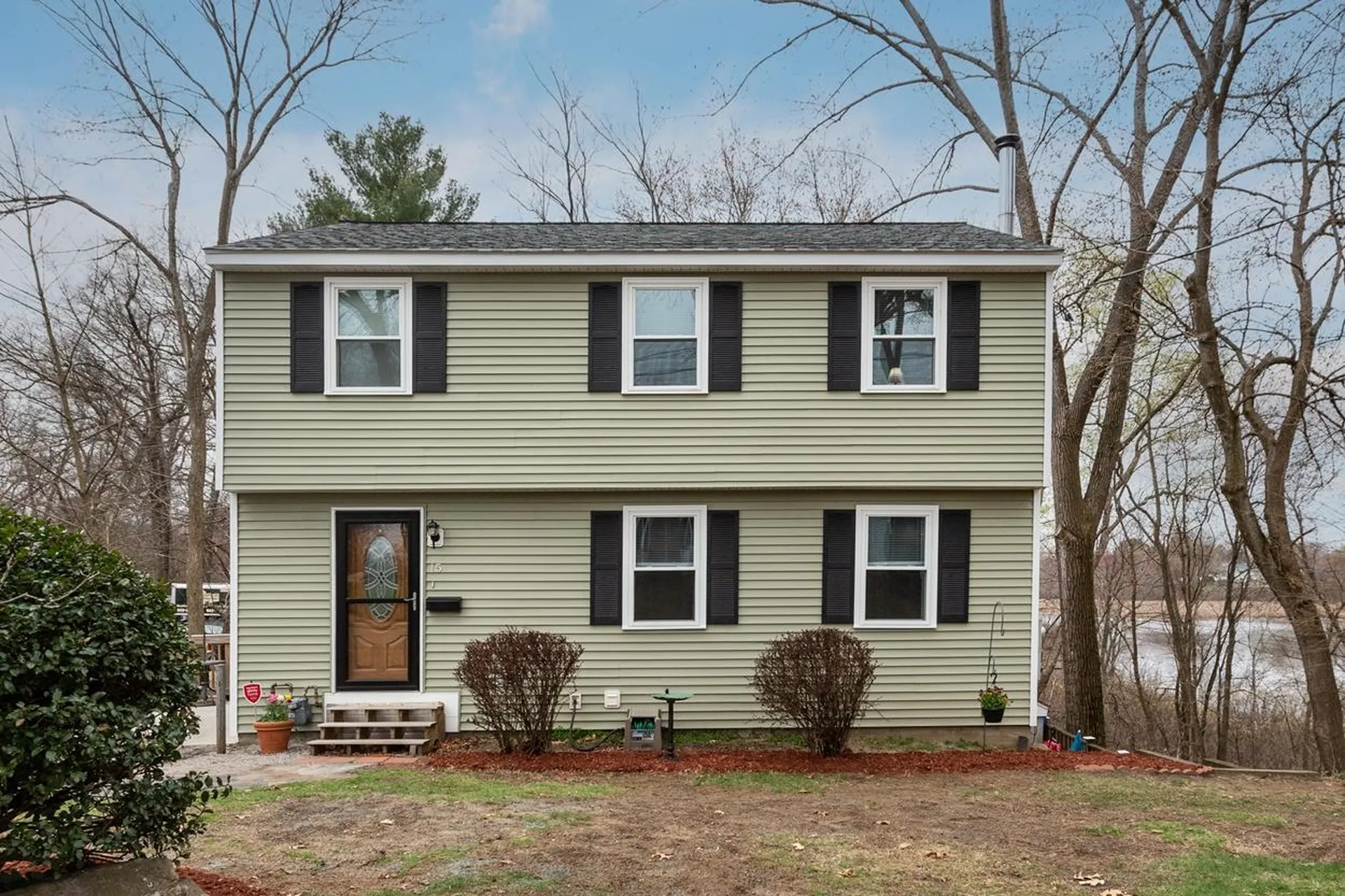 15 Lawndale Avenue Nashua NH 03060