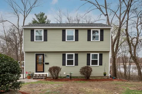 15 Lawndale Avenue Nashua NH 03060