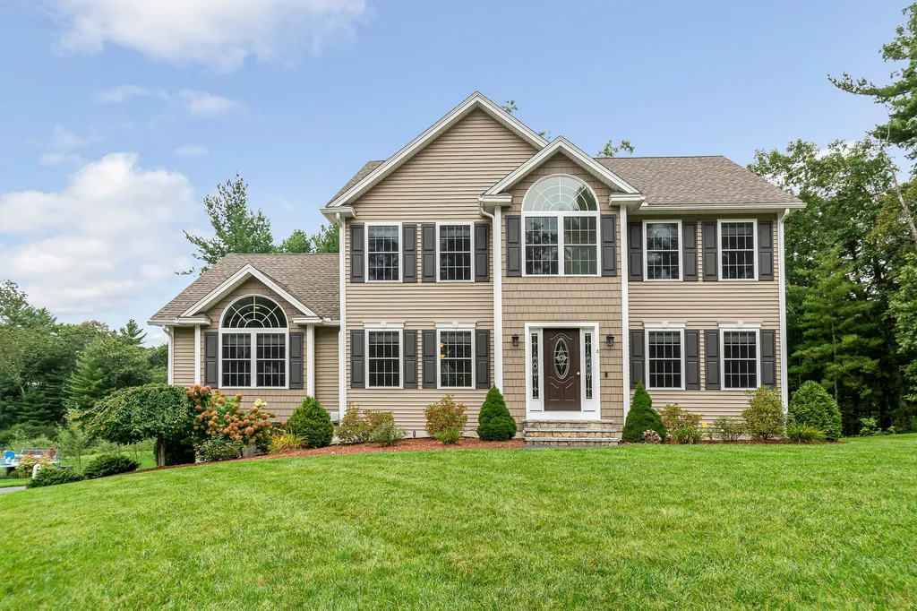 6 Brunswick Circle Pelham NH 03076