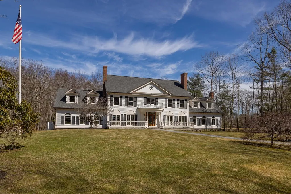 17 Pond Path North Hampton NH 03862