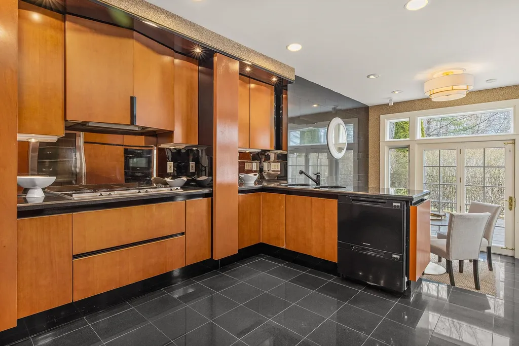 17 Pond Path North Hampton NH 03862