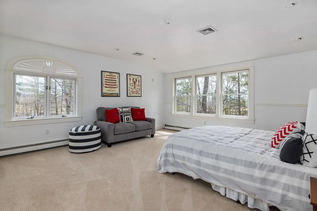 17 Pond Path North Hampton NH 03862