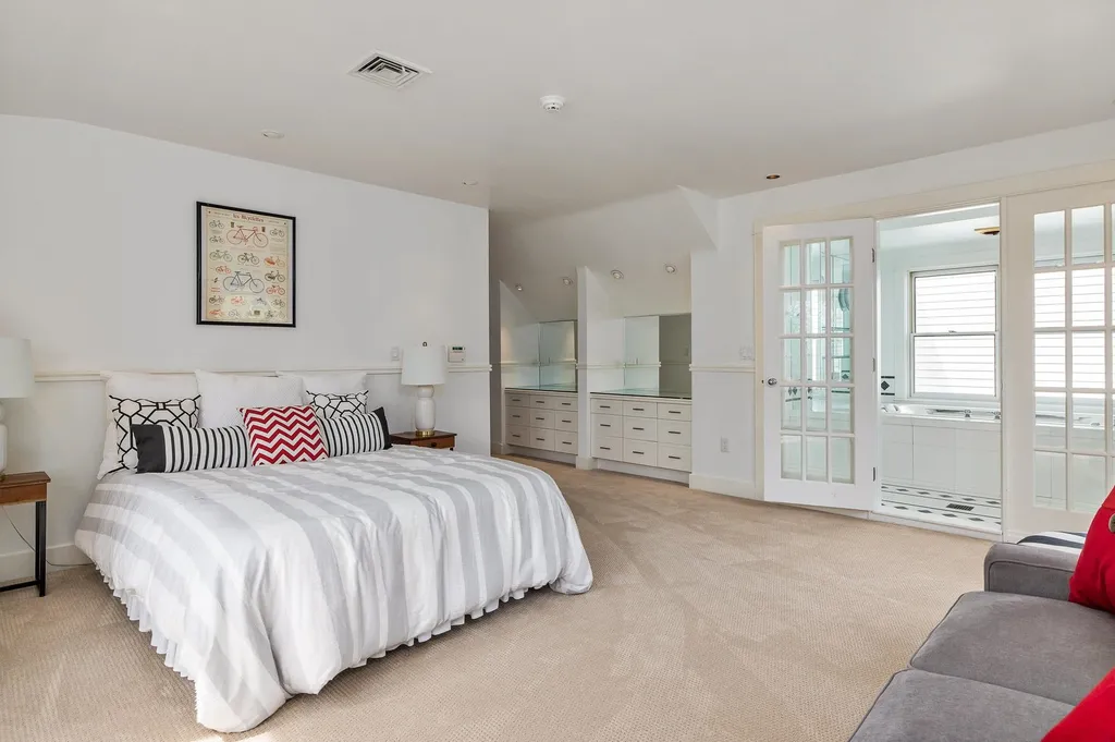 17 Pond Path North Hampton NH 03862