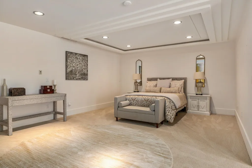 17 Pond Path North Hampton NH 03862