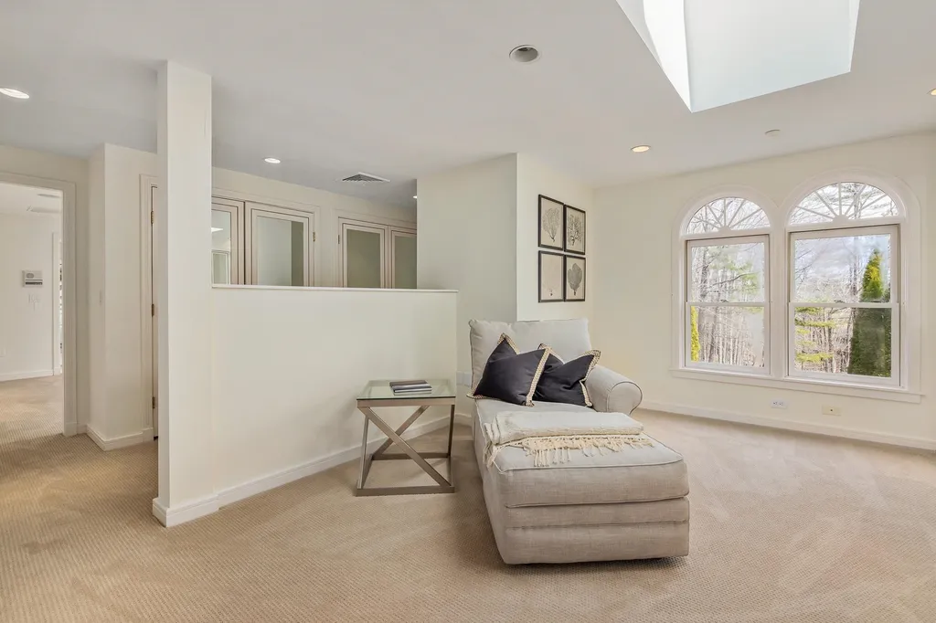 17 Pond Path North Hampton NH 03862