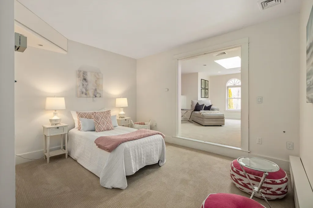 17 Pond Path North Hampton NH 03862