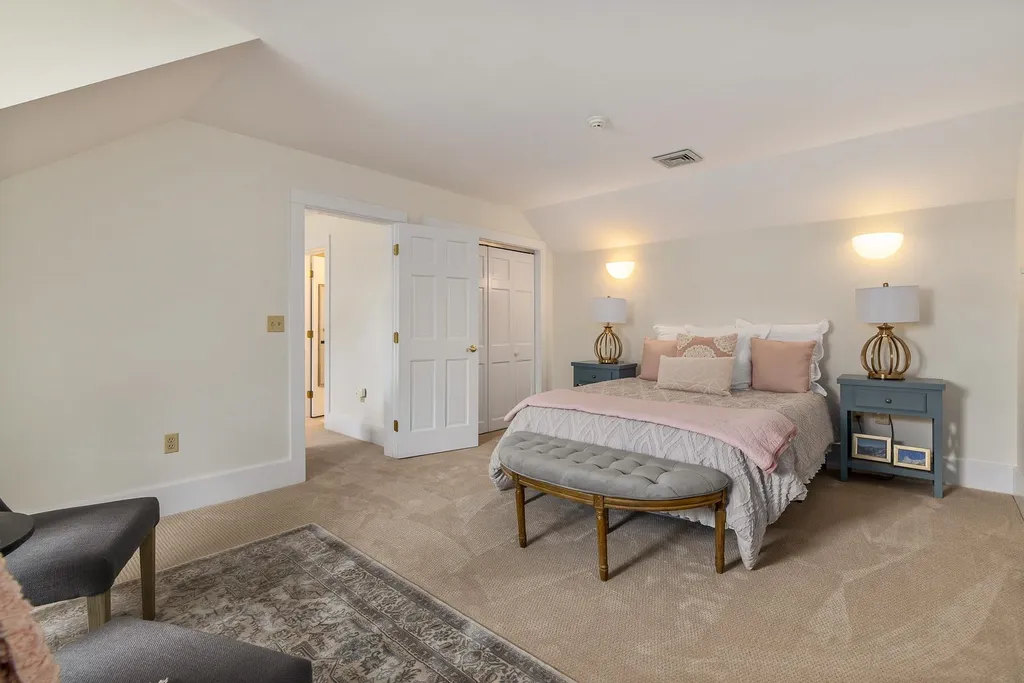 17 Pond Path North Hampton NH 03862