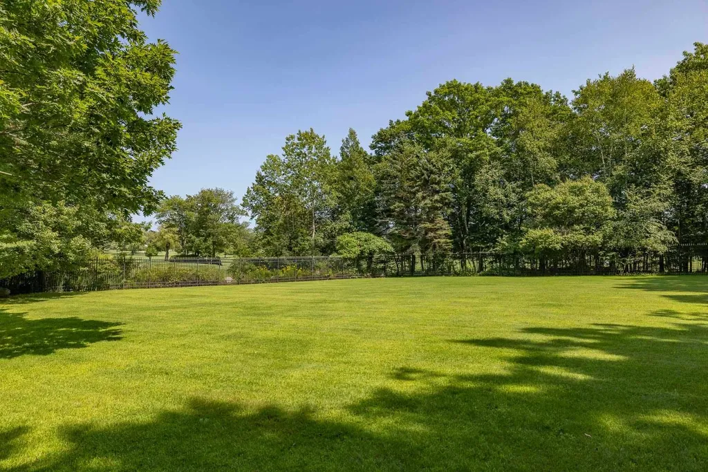 17 Pond Path North Hampton NH 03862