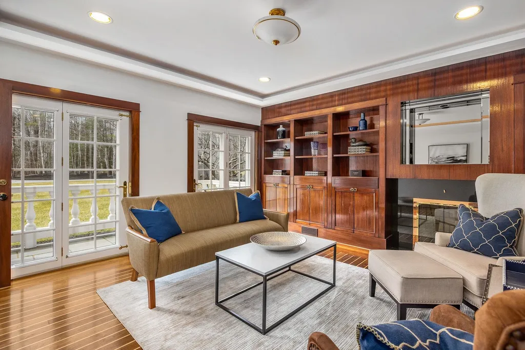 17 Pond Path North Hampton NH 03862