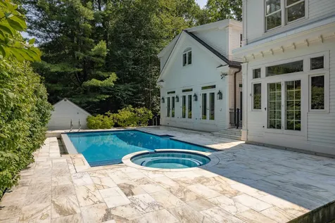 17 Pond Path North Hampton NH 03862