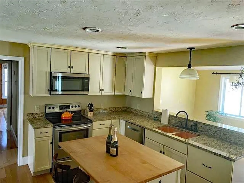63 Riverwood Drive New Hampton NH 03256