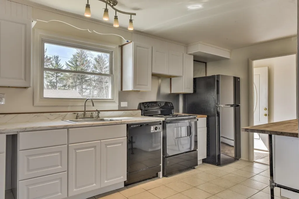 12 W Diane Drive Keene NH 03431